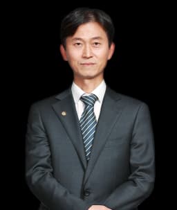 사건담당변호사 신민수