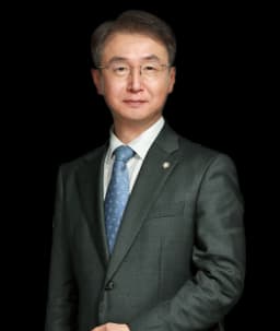 사건담당변호사 윤석주