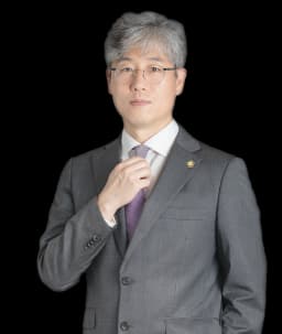 사건담당변호사 김남훈